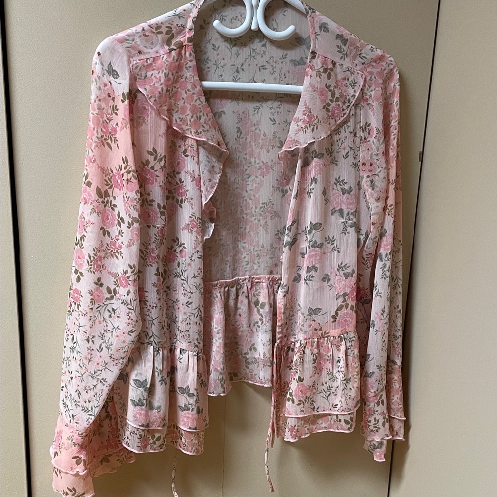 Chic Floral Ruffle Blouse in Pink